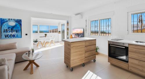 Penthouse - Beach - Sea View - Pool - 40 sqm Private Terrace - One Bedroom - Sleeping Alcove, Benalmádena (foto 4)