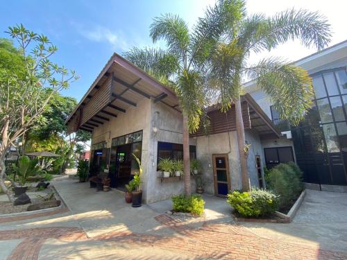 The Picturebook Guesthouse in Tak