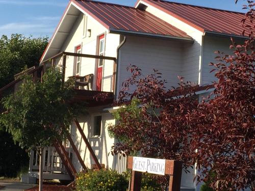 White House Inn on the Waterfront