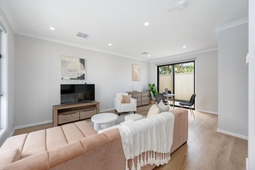 Whispering Vines in แมคลาเรนเวล