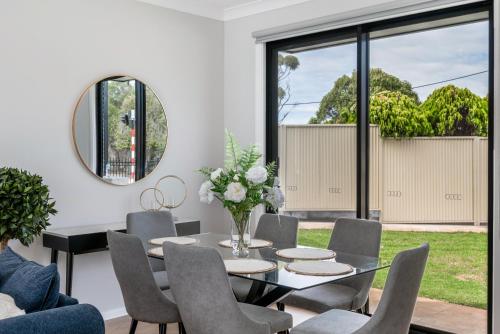 บริการและสิ่งอำนวยความสะดวก, Whispering Vines in แมคลาเรนเวล