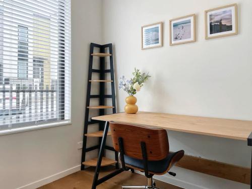 Tranquil Townhouse 2BR & 1 Study with Free Parking & Backyard near Auckland Zoo