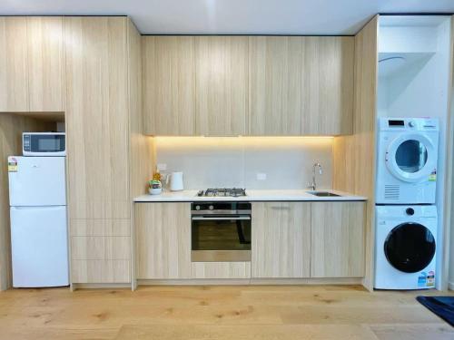 Tranquil Townhouse 2BR & 1 Study with Free Parking & Backyard near Auckland Zoo