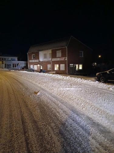 8 Sovrum med 10 bäddar 11 rum och 3 kök