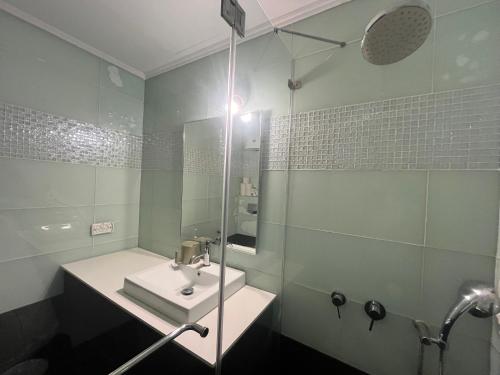 Miriam and Yehuda in West Mountainside