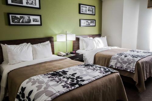 2 double beds