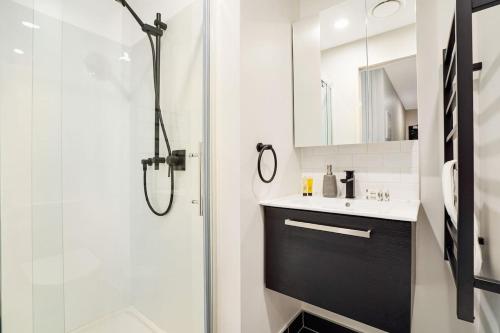 Modern Comfy Studio Nearby Skytower - Pool Gym Sauna, Auckland (foto 8)