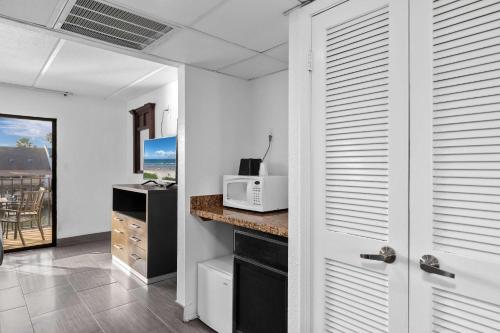 WindWater Hotel and Marina - image 10