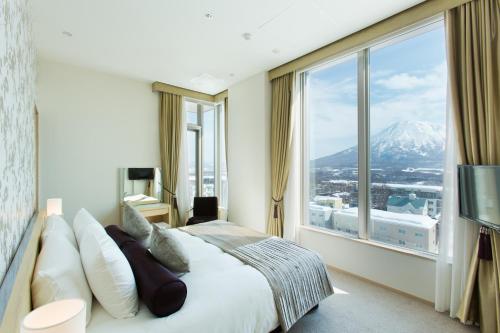 Penthouse with Mt. Yotei View