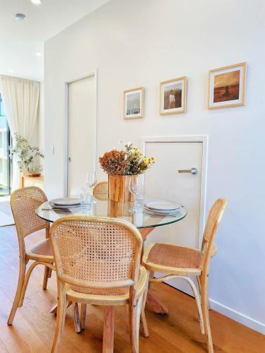 Rare Retreat Stylish 2BR Townhouse vs AC & Parking near Eden Park