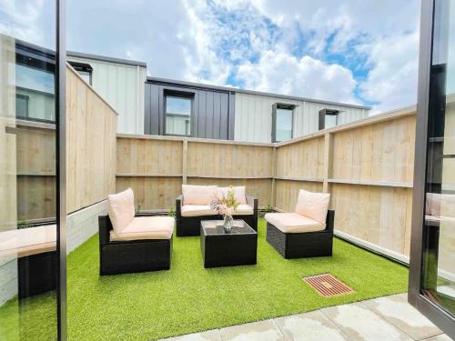 Kert, Rare Retreat Stylish 2BR Townhouse vs AC & Parking near Eden Park