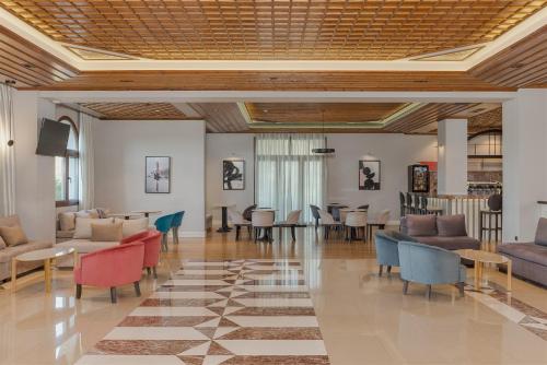 The Lake Hotel - image 6
