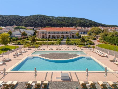 The Lake Hotel