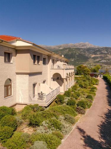 The Lake Hotel - image 5
