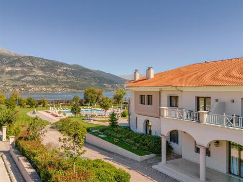 The Lake Hotel - image 10
