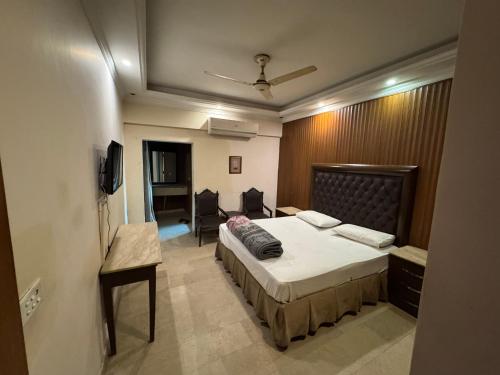 City view hotel lawrance road - image 5