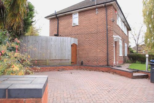 2nd Home Stays Erdington Birmingham - Sleeps 6 Max - Near Erdington Station 10-15 mins walk - Perry Barr Regeneration - Contractors - Long Stays Welcome, Birmingham (foto 8)