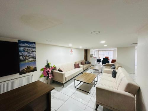 Toprak Hotel near สนามบินวานเฟริตเมเลน