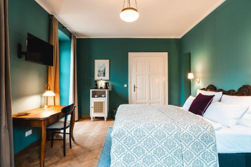 1 queen bed