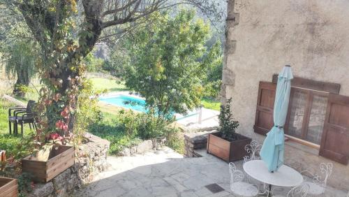 Balcó/terrassa, Villa charmante à Sisteron avec piscine privée (Villa charmante a Sisteron avec piscine privee) in Sisteron