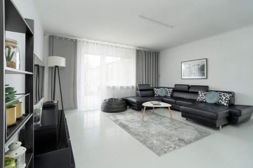 Spacious House with Balcony Ideal for Families by Noclegi Renters – khách sạn tại Grunwald
