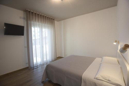 1 double bed, 2 twin beds