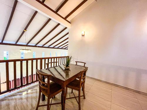 Triple Room with Balcony image 10