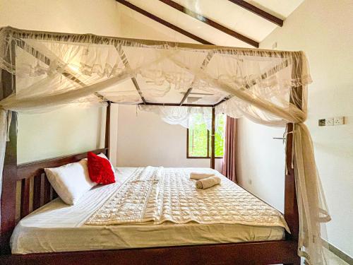 Triple Room with Balcony image 8