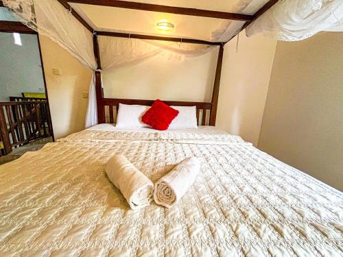Triple Room with Balcony image 7