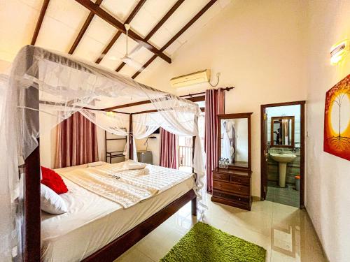 Triple Room with Balcony image 6