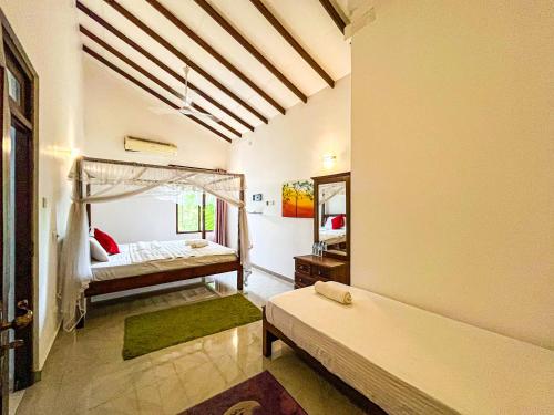 Triple Room with Balcony image 5
