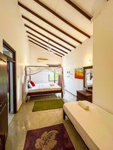 Triple Room with Balcony image 4