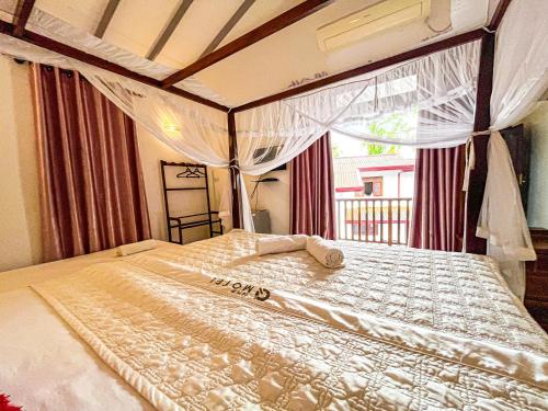 Triple Room with Balcony image 3