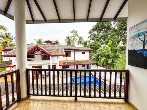 Triple Room with Balcony image 2