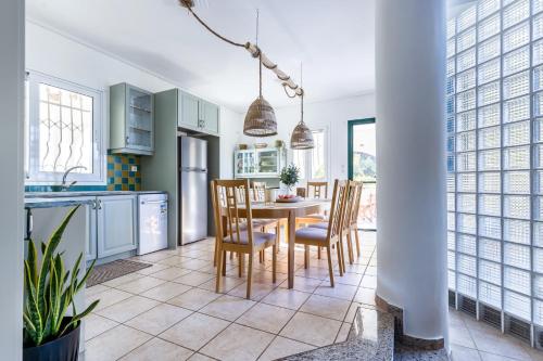 Nature Grand Estate - Spacious Villa with Pool in 帕諾爾莫斯