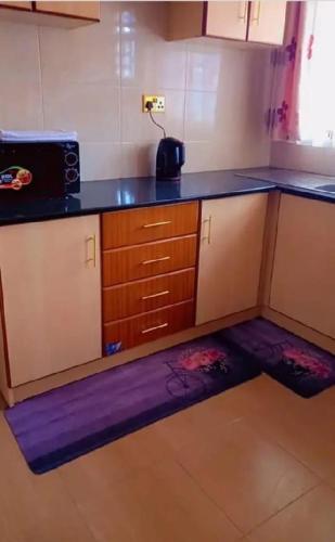 Annie's 1br near sarovawoodlands in Накуру