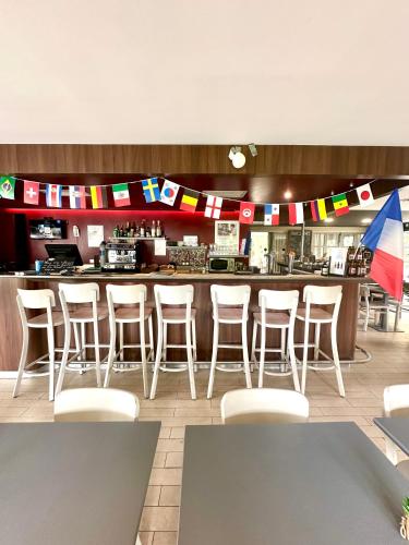 Campanile Hotel Chantilly - main image