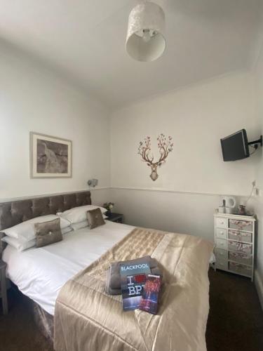 Mayfair Hotel - image 11
