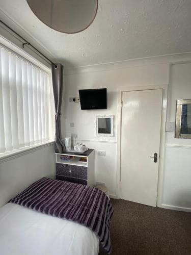Mayfair Hotel - image 14