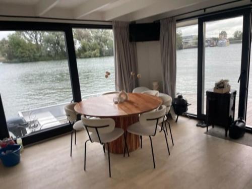 A környék, The Sustainable Saek Sneekermeer in Offingawier