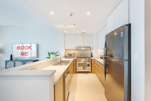 Free housekeeping visits during your stay - StayShort - Stylish Cozy 3-Bedroom Apartment with Harbour Views in Dubai Creek Harbour, Dubaj (zdjęcie 2)