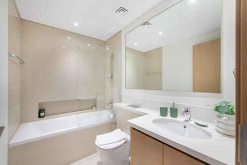 Free housekeeping visits during your stay - StayShort - Stylish Cozy 3-Bedroom Apartment with Harbour Views in Dubai Creek Harbour, Dubaj (zdjęcie 4)
