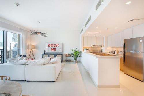 Free housekeeping visits during your stay - StayShort - Stylish Cozy 3-Bedroom Apartment with Harbour Views in Dubai Creek Harbour, Dubaj (zdjęcie 7)