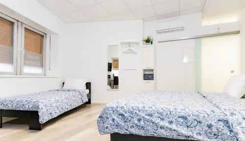 Private room #2 with King & Single bed, ground floor, AC, 2min to RAB, no kitchen in Ramstein-Miesenbach, Deutschland