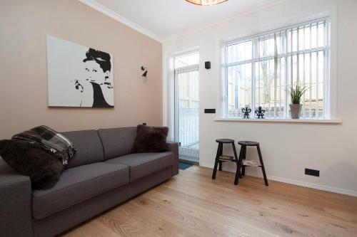 Studio Apartment image 8