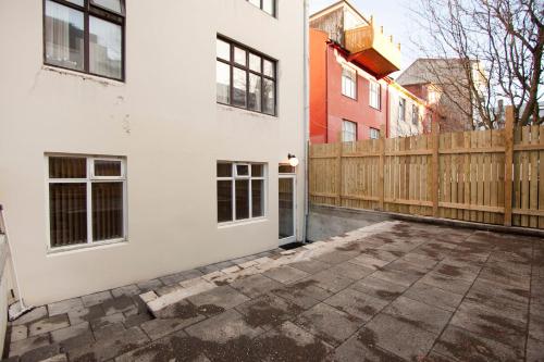 Studio Apartment image 10