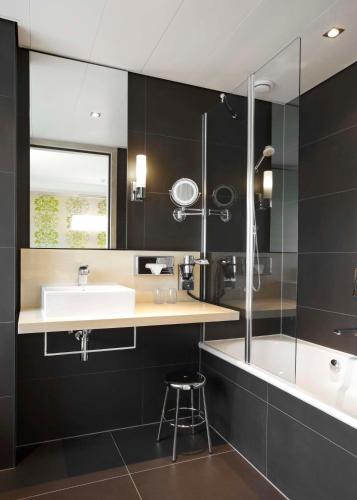 room detail thumbnail 2