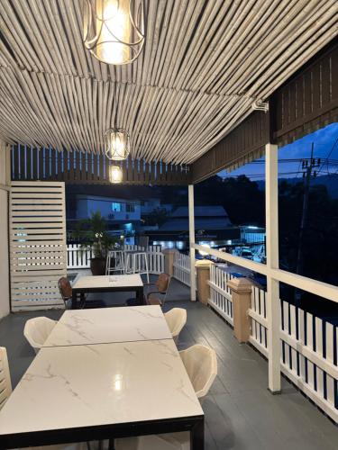 โรงแรมเอ็มเอ็ม ฮิลล์ เกาะสมุย (MM Hill Hotel) in หาดบ่อผุด