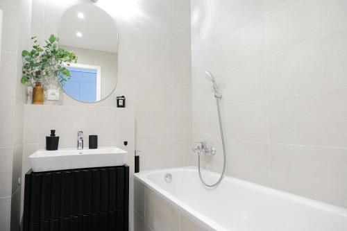 Rentero Modern, River View Apartment near Prague City Center, Prague (photo 9)