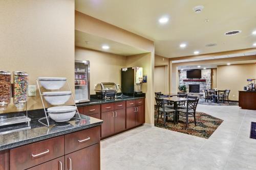 Cobblestone Inn & Suites - Ambridge Cobblestone Inn & Suites - Ambridge